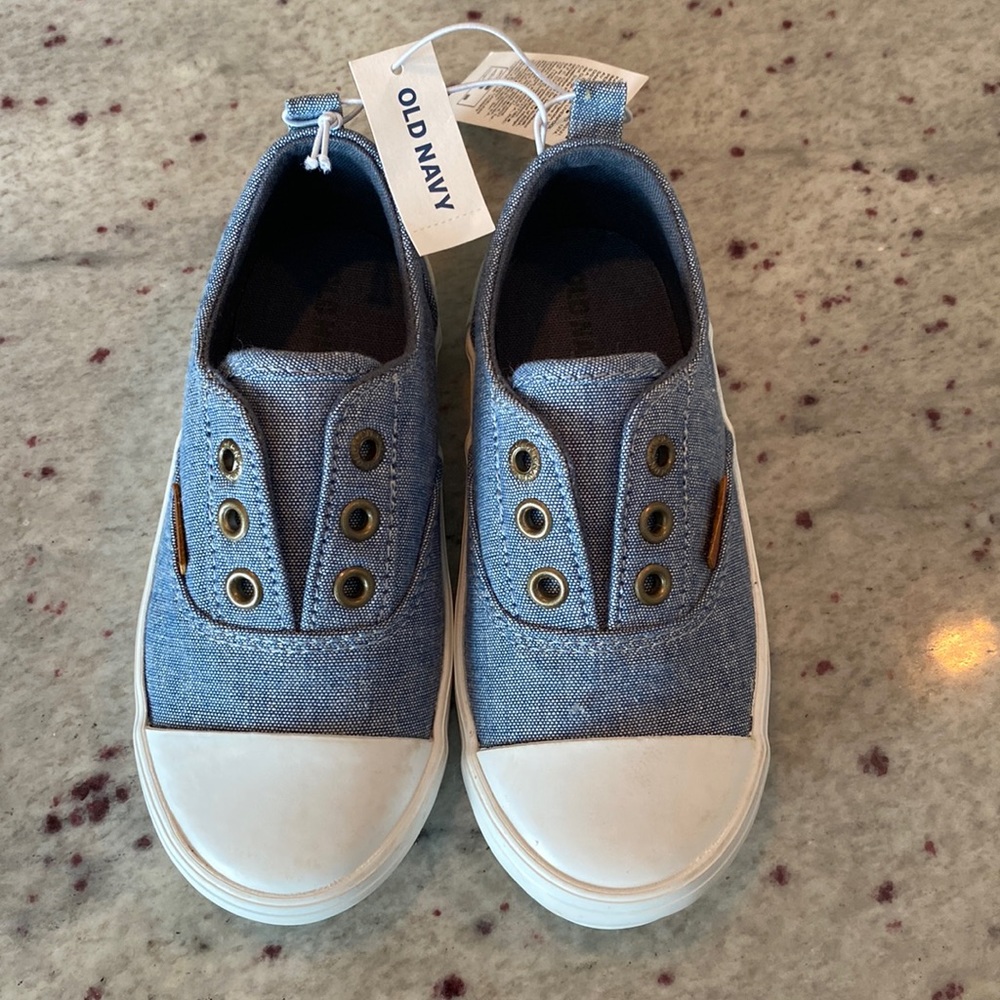 New with tags Old Navy slip on toddler shoes size 8 denim